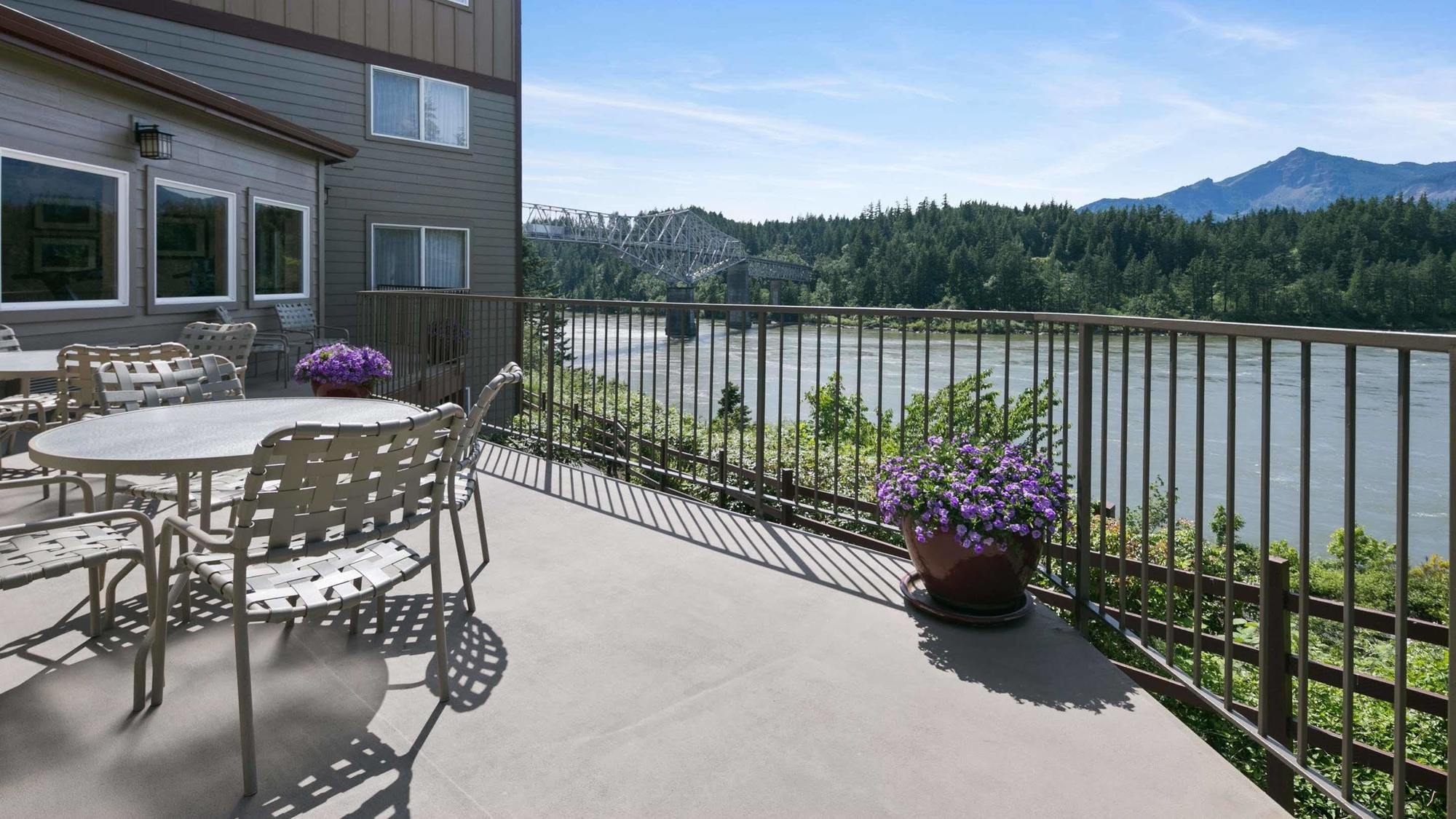 Best Western Plus Columbia River Inn Cascade Locks Exteriör bild